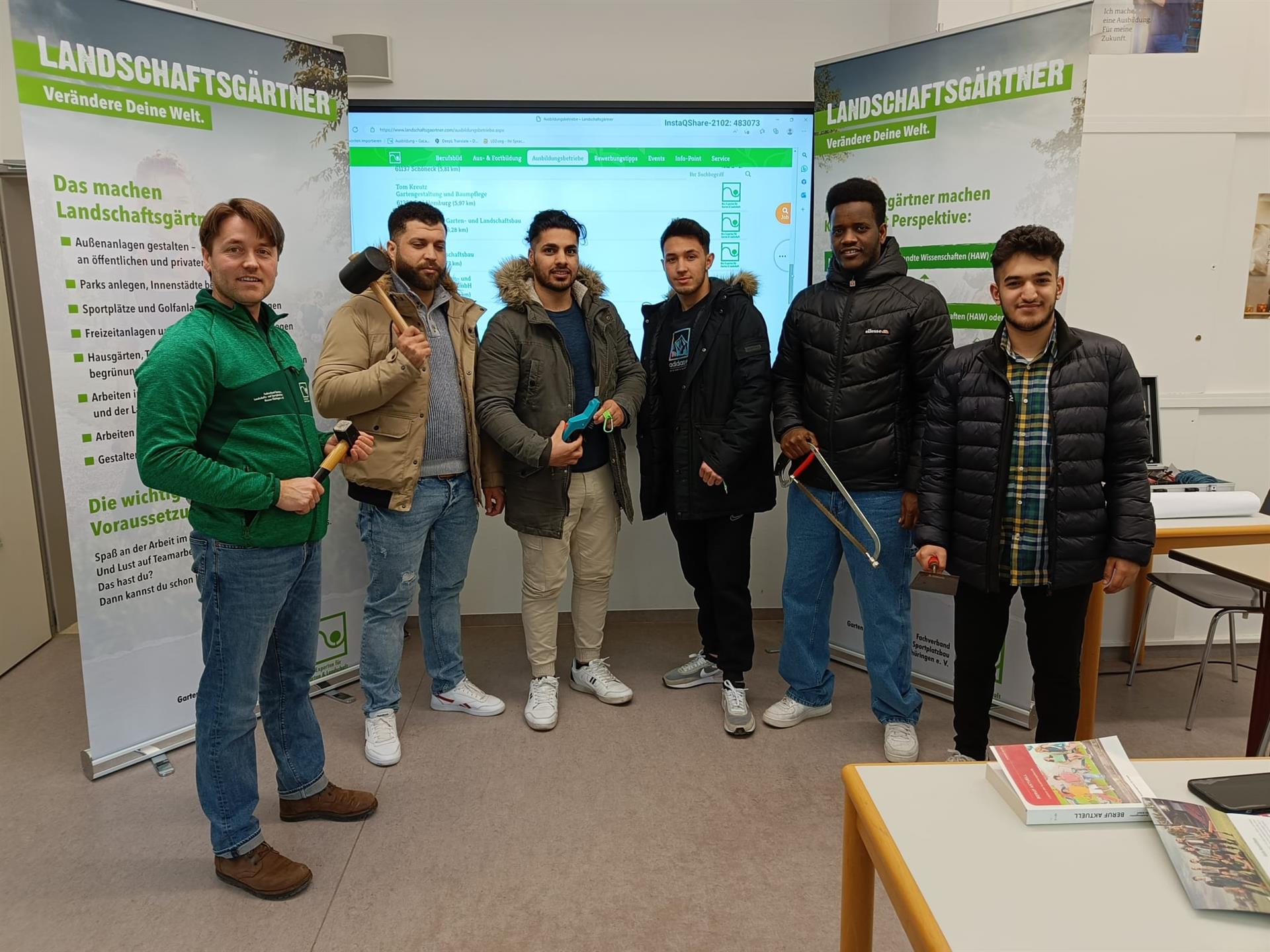 Flüchtlinge werden im GaLaBau durch engagierte Willkommenslosten in den Arbeitsalltag integriert